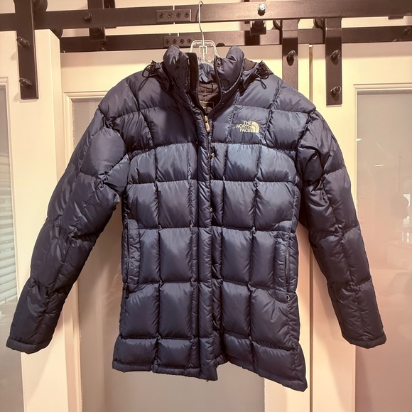 The North Face Jackets & Blazers - North Face 600 Down Puffer
Classic Cold Weather Fall/Winter
Cozy Navy Jacket